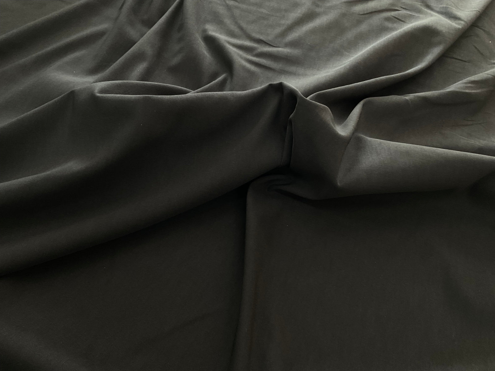 縦ストレッチ生地　ブラック　C-8