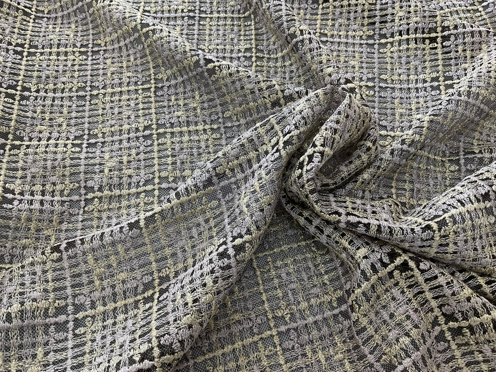 ラメ糸が上品♪　ケミカルレース　ｃ-23