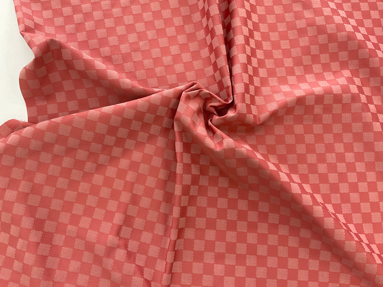 市松模様のしっかりとしたジャガード生地　ピンク　ｃ-38