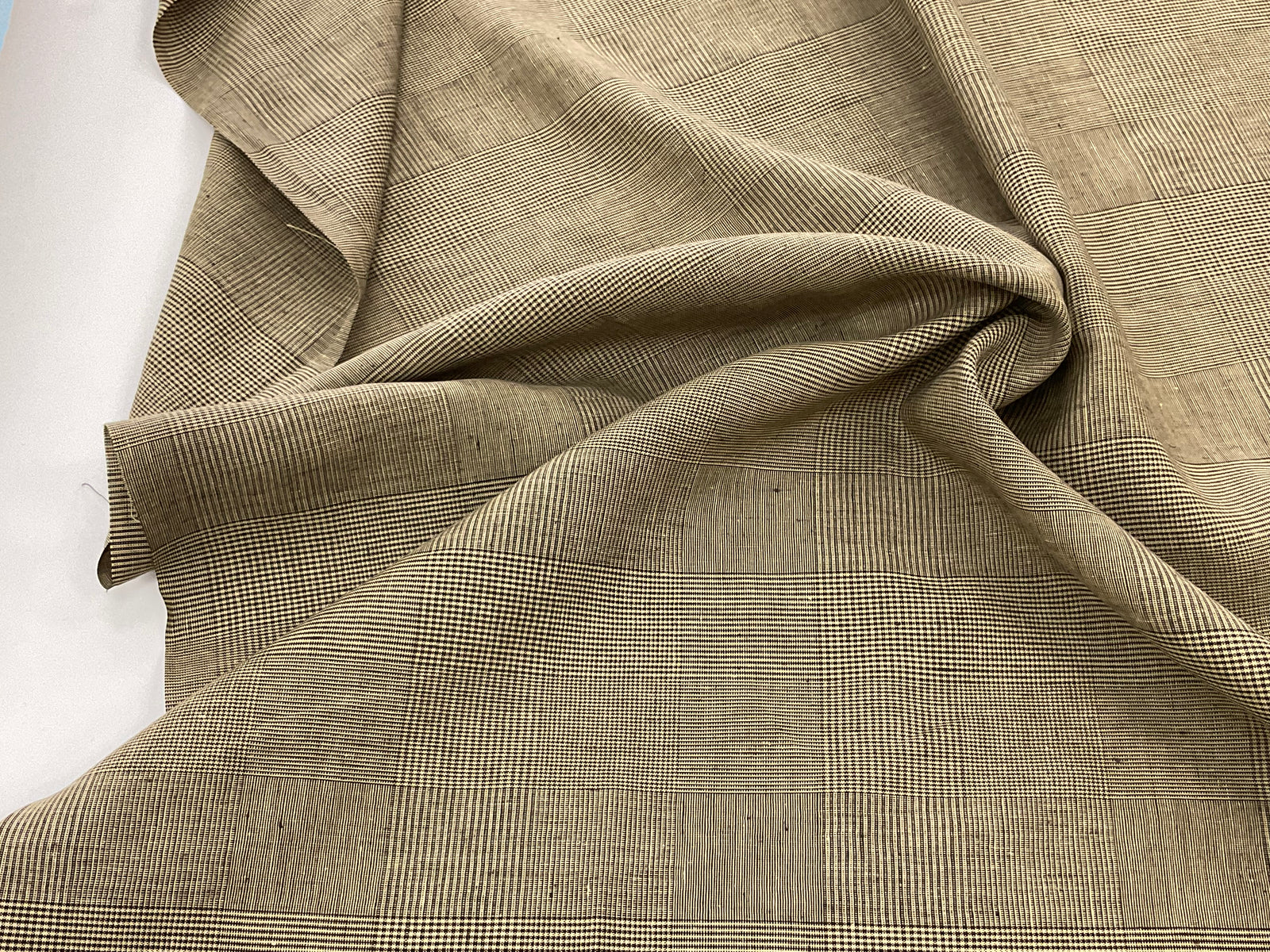 カジュアルにも上品にも使えるグレンチェック生地　ｃ-39 ベージュ