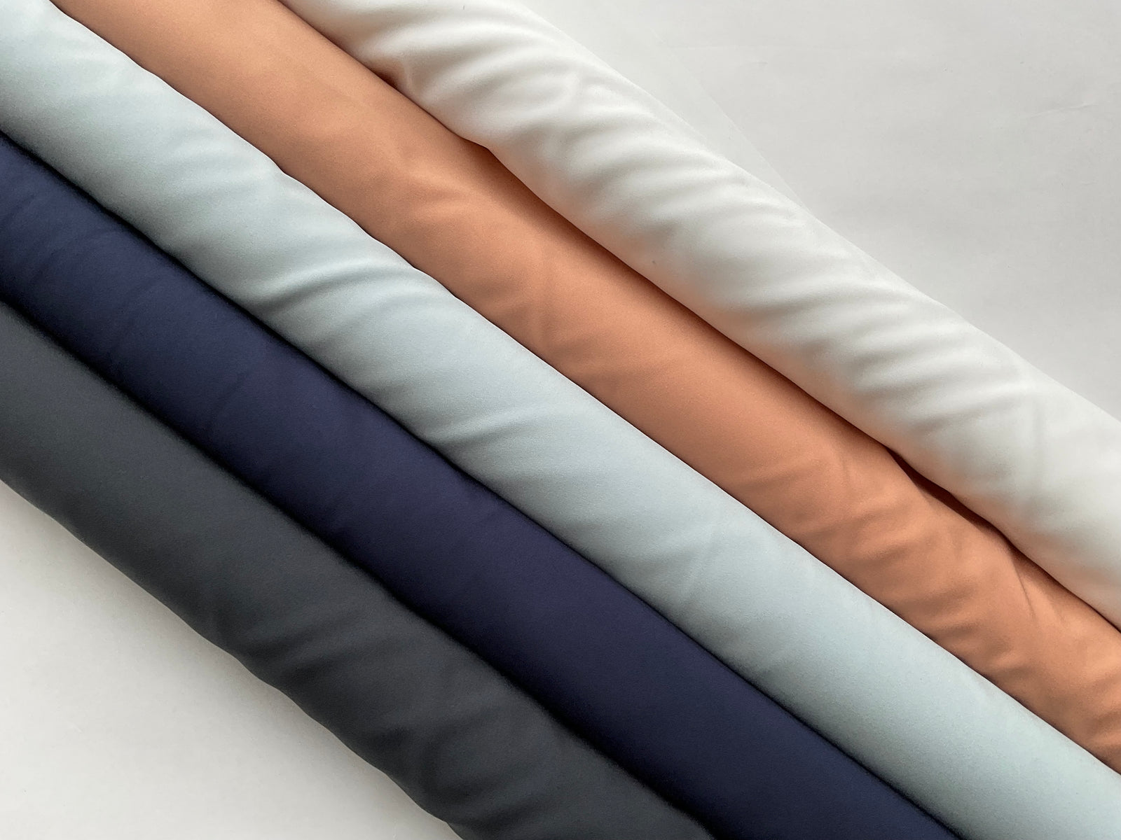 ブラウス作りなどにも最適♪　肌触りの良い２WAYストレッチナイロン生地　ｃ-45　ｃ-46　ｃ-47　ｃ-48　ｃ-49